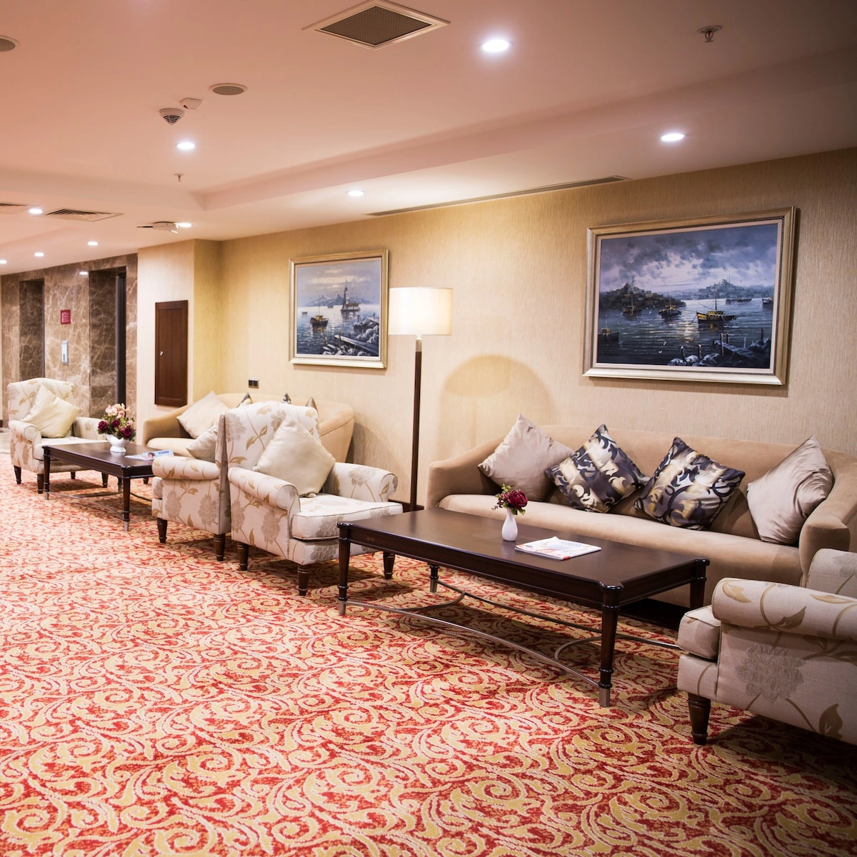 لابی هتل گرند ارس و سوییتز